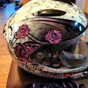 Harley Davidson Woman's Motorcycle Helmet and Matching Gloves